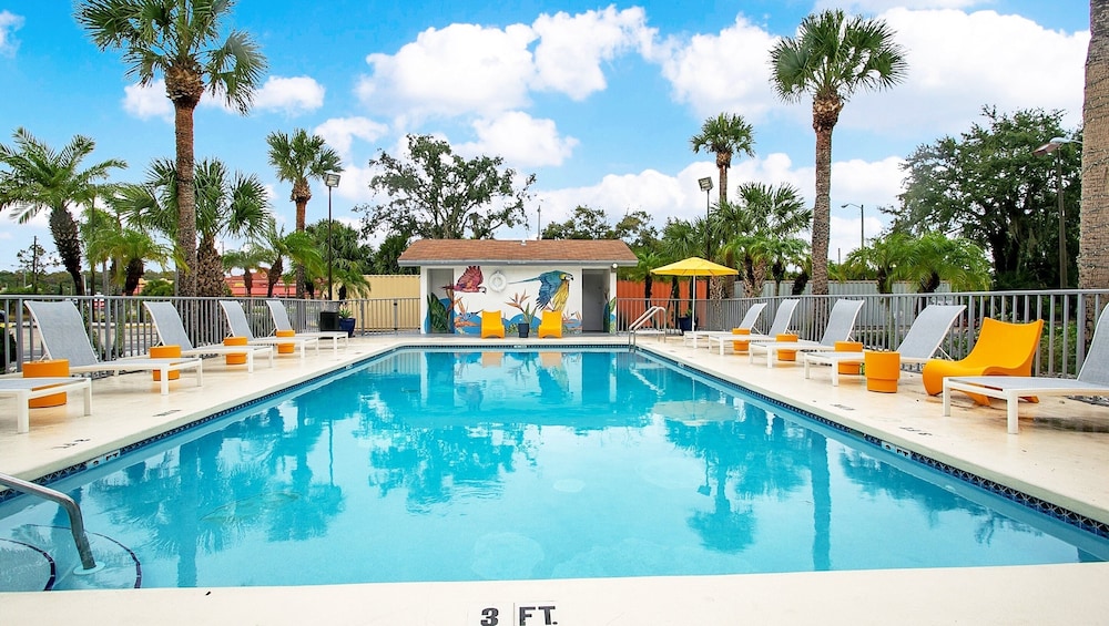 Home 1 Suites Extended Stay - Kissimmee — Swimming pool in Kissimmee, Florida