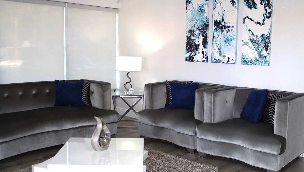 Home 1 Suites Extended Stay - Kissimmee — Hotel rooms in Kissimmee, Florida