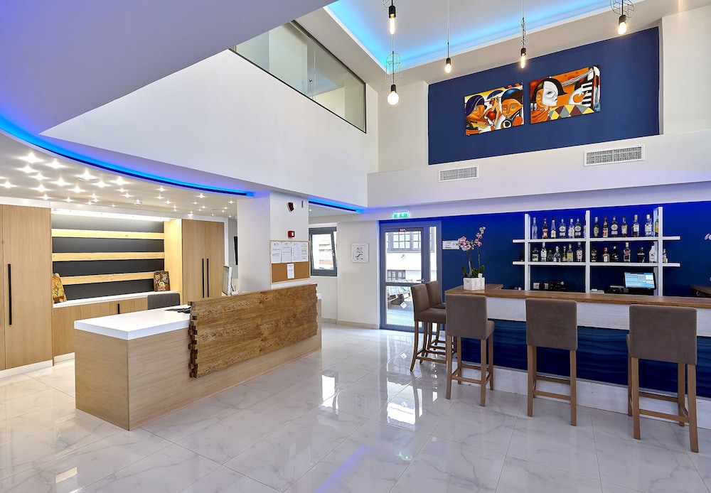 Pollis Hotel — Restaurant & bars in Hersonissos