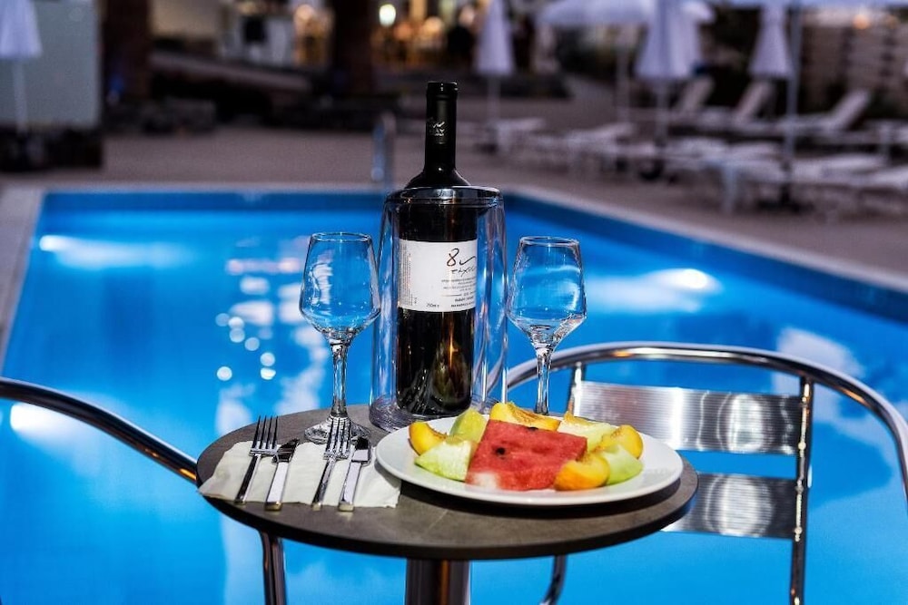 Pollis Hotel — Swimming pool in Hersonissos