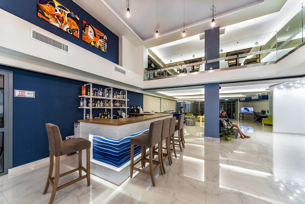 Pollis Hotel — Restaurant & bars in Hersonissos