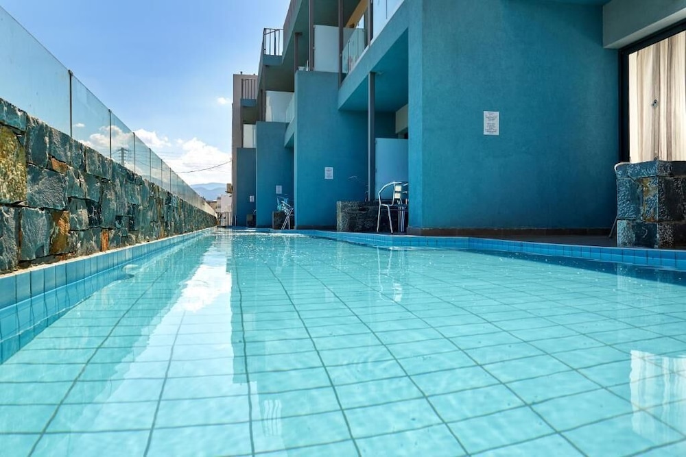 Pollis Hotel — Swimming pool in Hersonissos