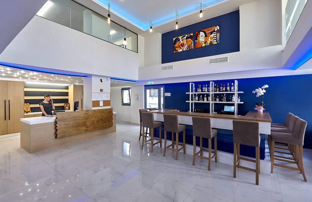 Pollis Hotel — Restaurant & bars in Hersonissos