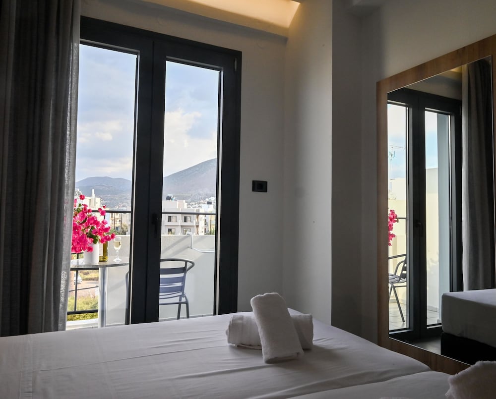 Pollis Hotel — Hotel rooms in Hersonissos