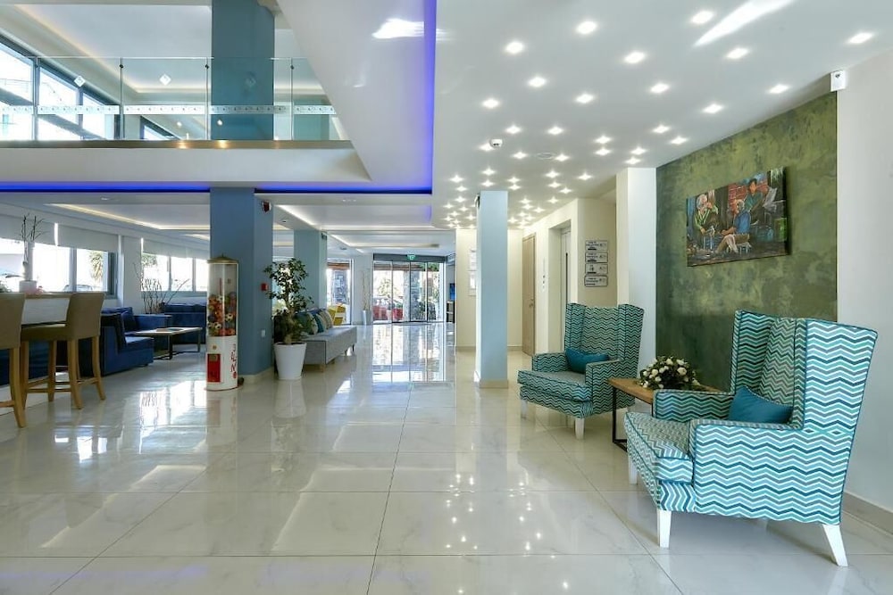 Pollis Hotel — Hotel building in Hersonissos