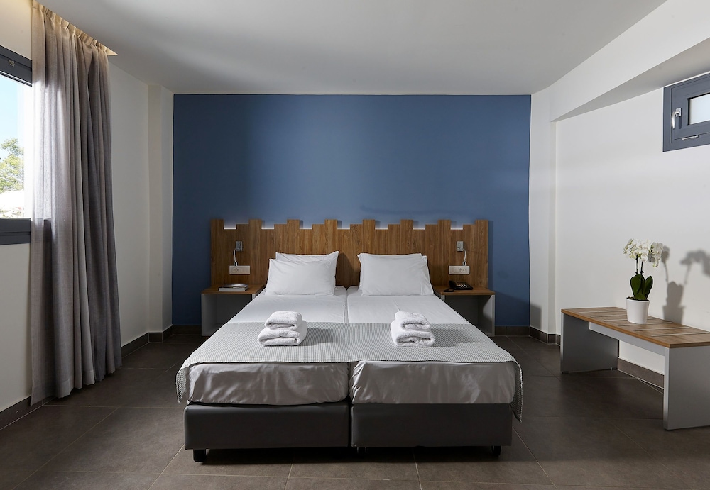 Pollis Hotel — Hotel rooms in Hersonissos