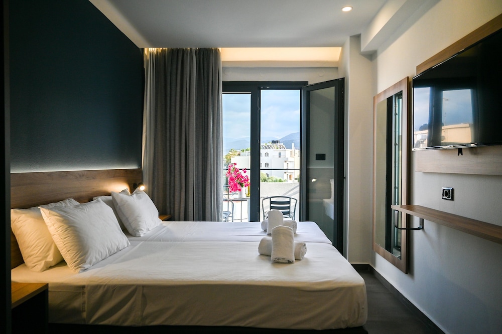Pollis Hotel — Hotel rooms in Hersonissos