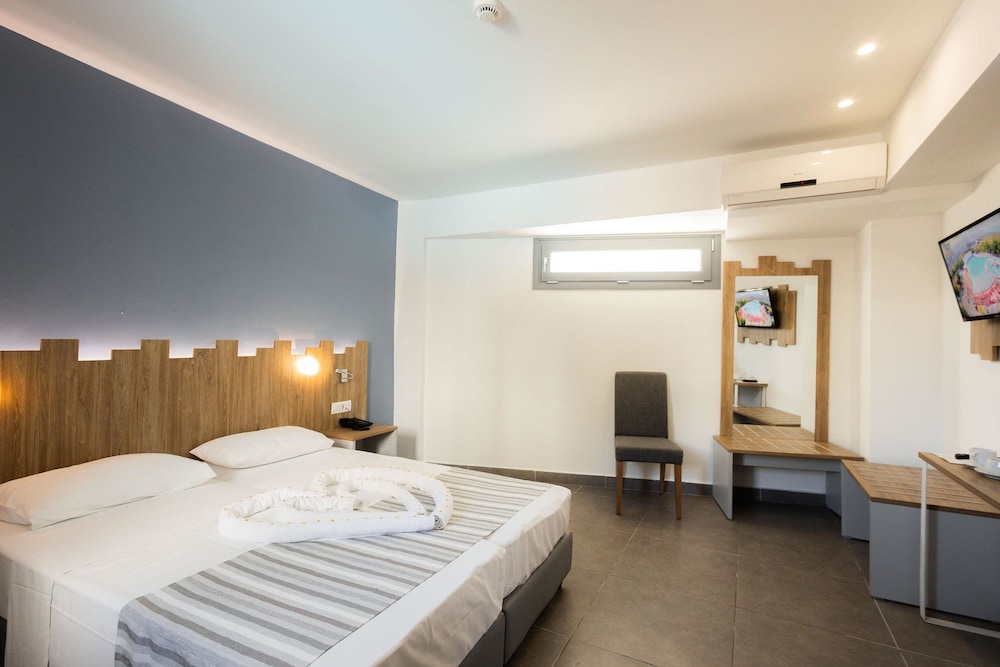 Pollis Hotel — Hotel rooms in Hersonissos