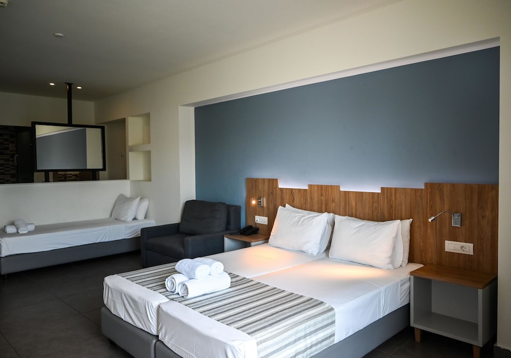 Pollis Hotel — Hotel rooms in Hersonissos
