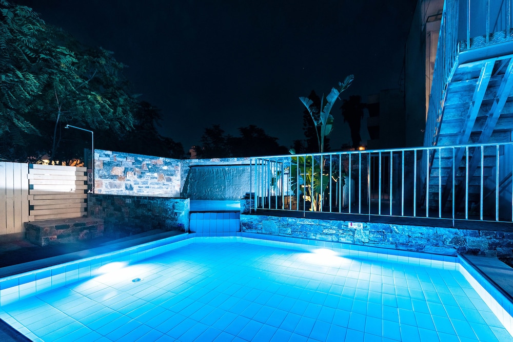 Pollis Hotel — Swimming pool in Hersonissos