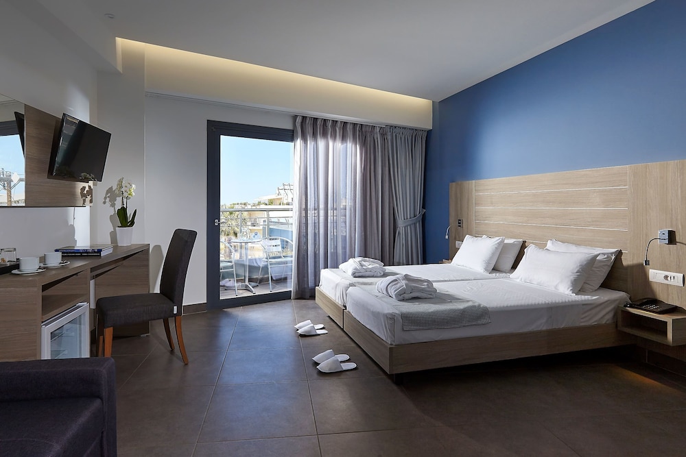 Pollis Hotel — Hotel rooms in Hersonissos