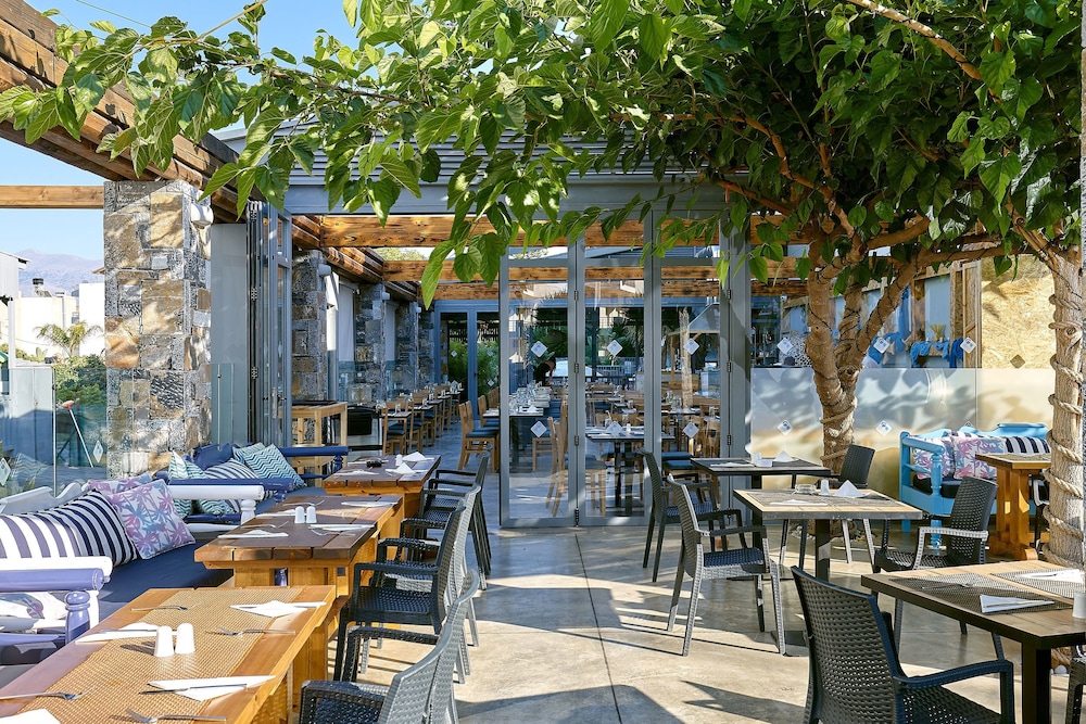 Pollis Hotel — Restaurant & bars in Hersonissos