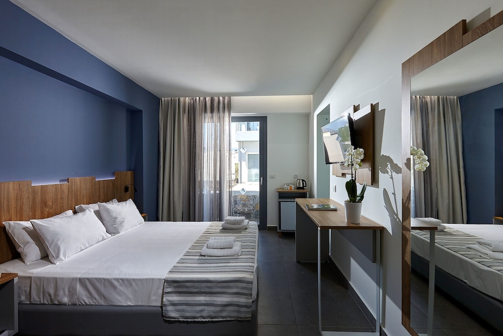 Pollis Hotel — Hotel rooms in Hersonissos