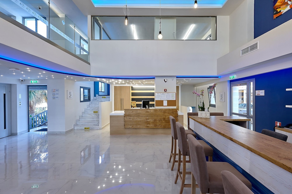 Pollis Hotel — Restaurant & bars in Hersonissos