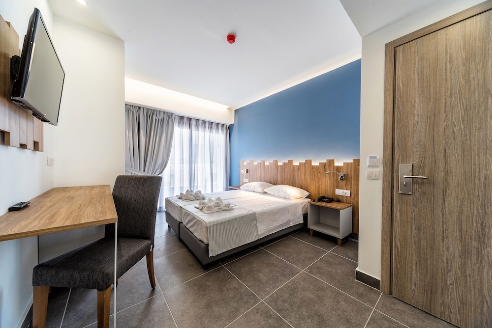 Pollis Hotel — Hotel rooms in Hersonissos