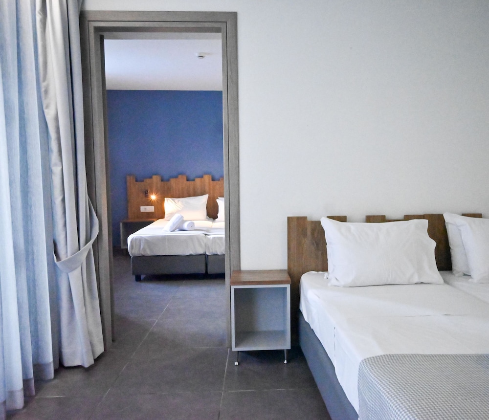 Pollis Hotel — Hotel rooms in Hersonissos