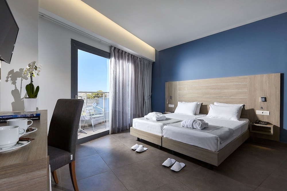 Pollis Hotel — Hotel rooms in Hersonissos
