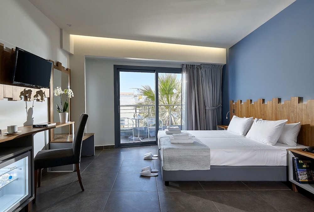 Pollis Hotel — Hotel rooms in Hersonissos