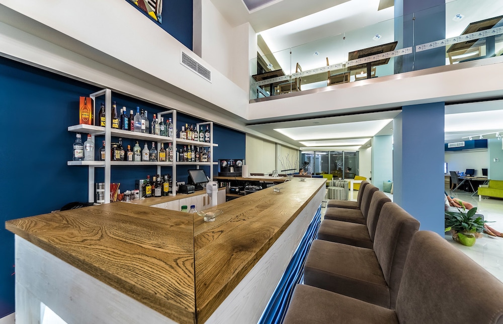 Pollis Hotel — Restaurant & bars in Hersonissos