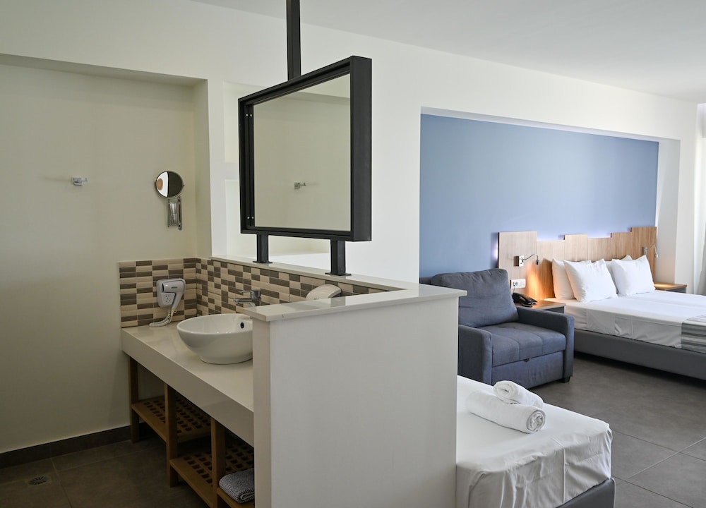 Pollis Hotel — Hotel rooms in Hersonissos