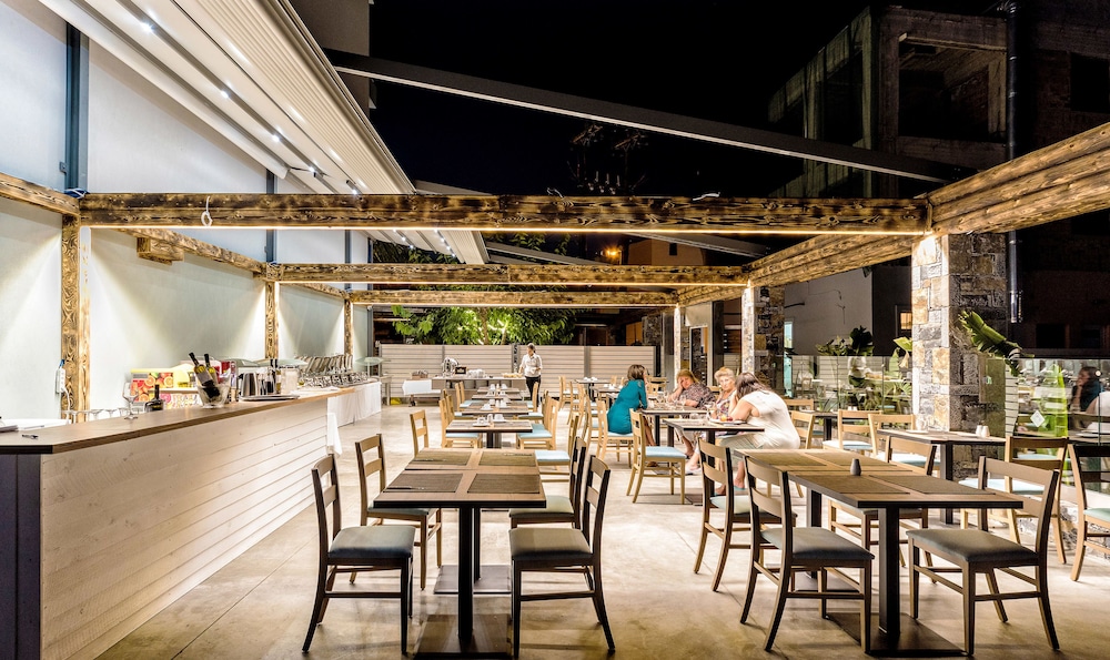 Pollis Hotel — Restaurant & bars in Hersonissos