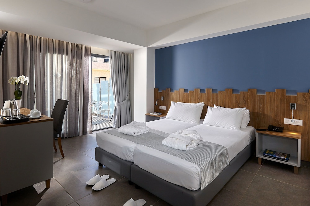 Pollis Hotel — Hotel rooms in Hersonissos