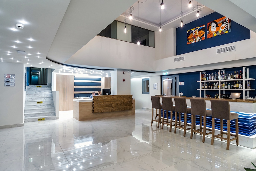 Pollis Hotel — Restaurant & bars in Hersonissos