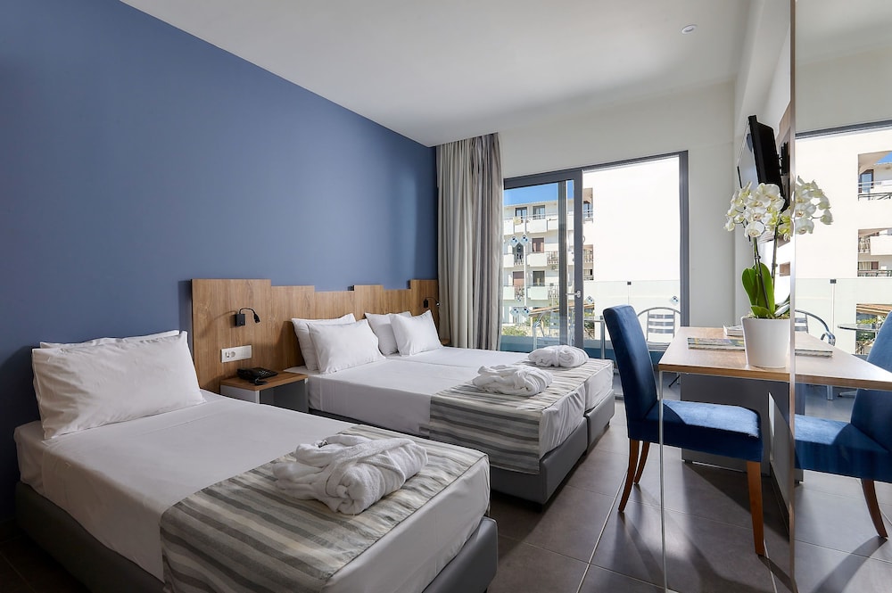 Pollis Hotel — Hotel rooms in Hersonissos