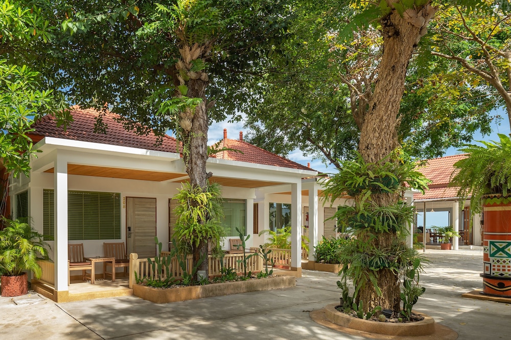 Chaba Cabana Beach Resort — Hotel building in Bo Phut, Surat Thani