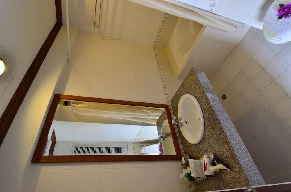First Bungalow Beach Resort — Hotel rooms in Bo Phut, Surat Thani