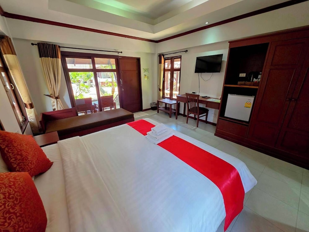 First Bungalow Beach Resort — Hotel rooms in Bo Phut, Surat Thani