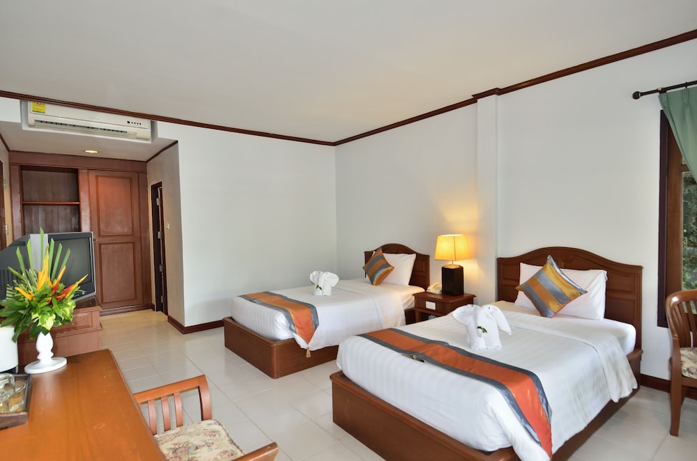 First Bungalow Beach Resort — Hotel rooms in Bo Phut, Surat Thani