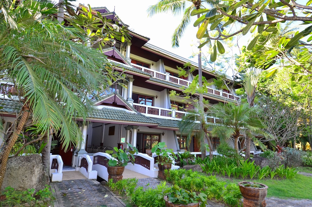 First Bungalow Beach Resort — Hotel building in Bo Phut, Surat Thani