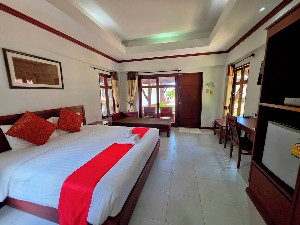 First Bungalow Beach Resort — Hotel rooms in Bo Phut, Surat Thani