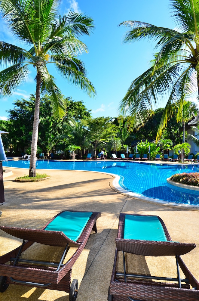 First Bungalow Beach Resort — Swimming pool in Bo Phut, Surat Thani