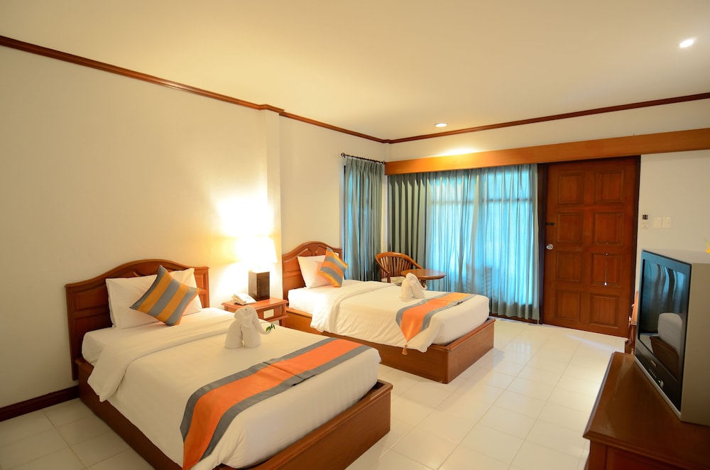 First Bungalow Beach Resort — Hotel rooms in Bo Phut, Surat Thani