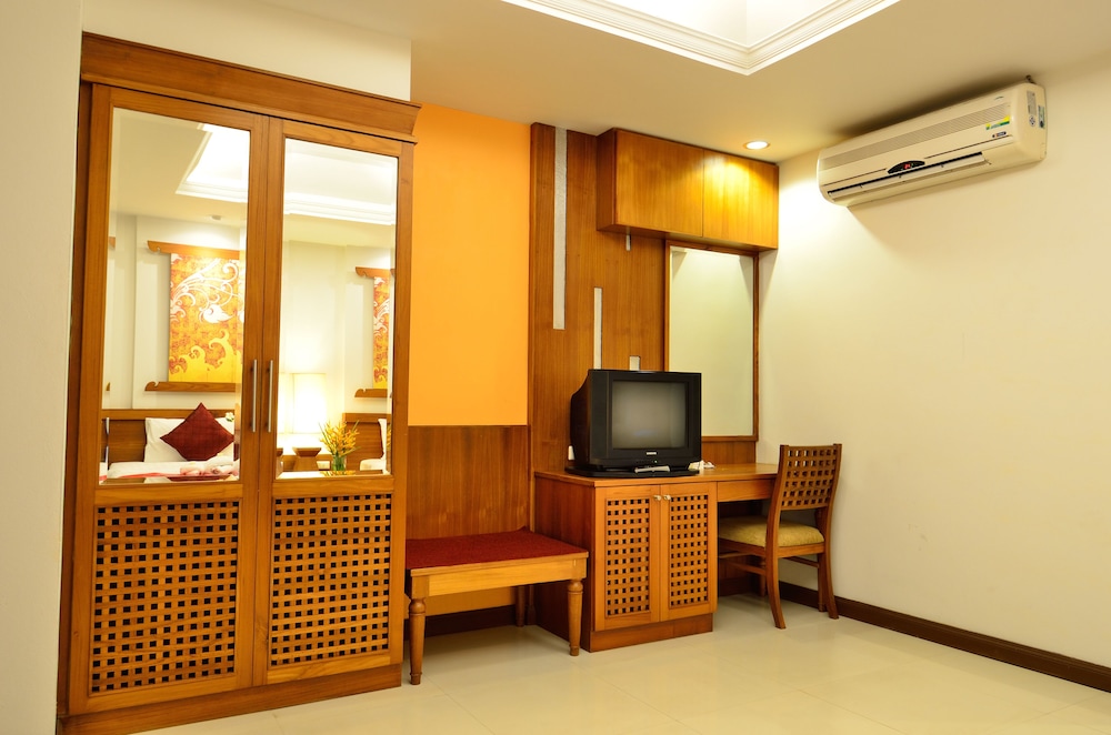 First Bungalow Beach Resort — Hotel rooms in Bo Phut, Surat Thani