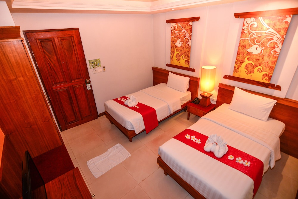First Bungalow Beach Resort — Hotel rooms in Bo Phut, Surat Thani