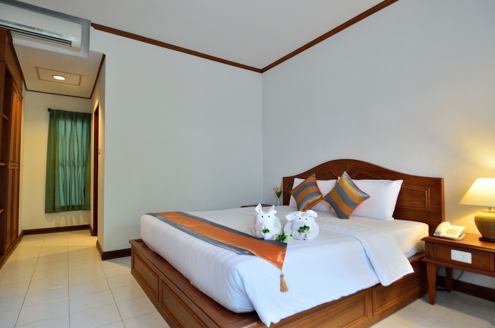 First Bungalow Beach Resort — Hotel rooms in Bo Phut, Surat Thani