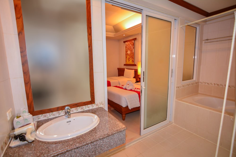 First Bungalow Beach Resort — Hotel rooms in Bo Phut, Surat Thani