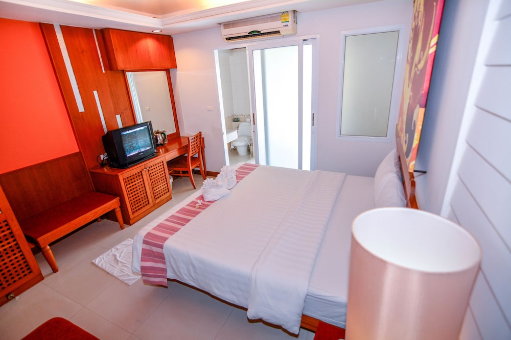 First Bungalow Beach Resort — Hotel rooms in Bo Phut, Surat Thani