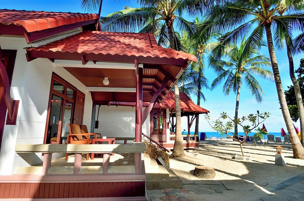 First Bungalow Beach Resort — Hotel building in Bo Phut, Surat Thani