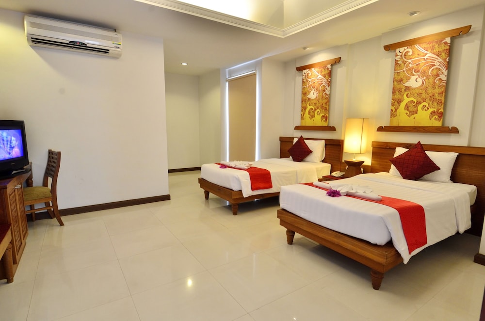 First Bungalow Beach Resort — Hotel rooms in Bo Phut, Surat Thani