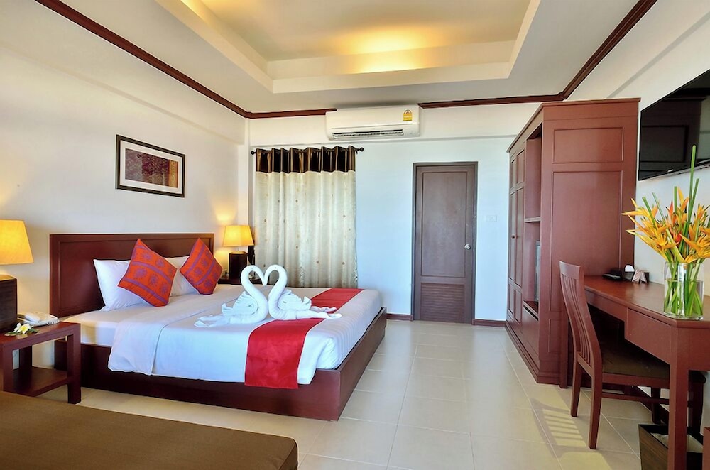 First Bungalow Beach Resort — Hotel rooms in Bo Phut, Surat Thani