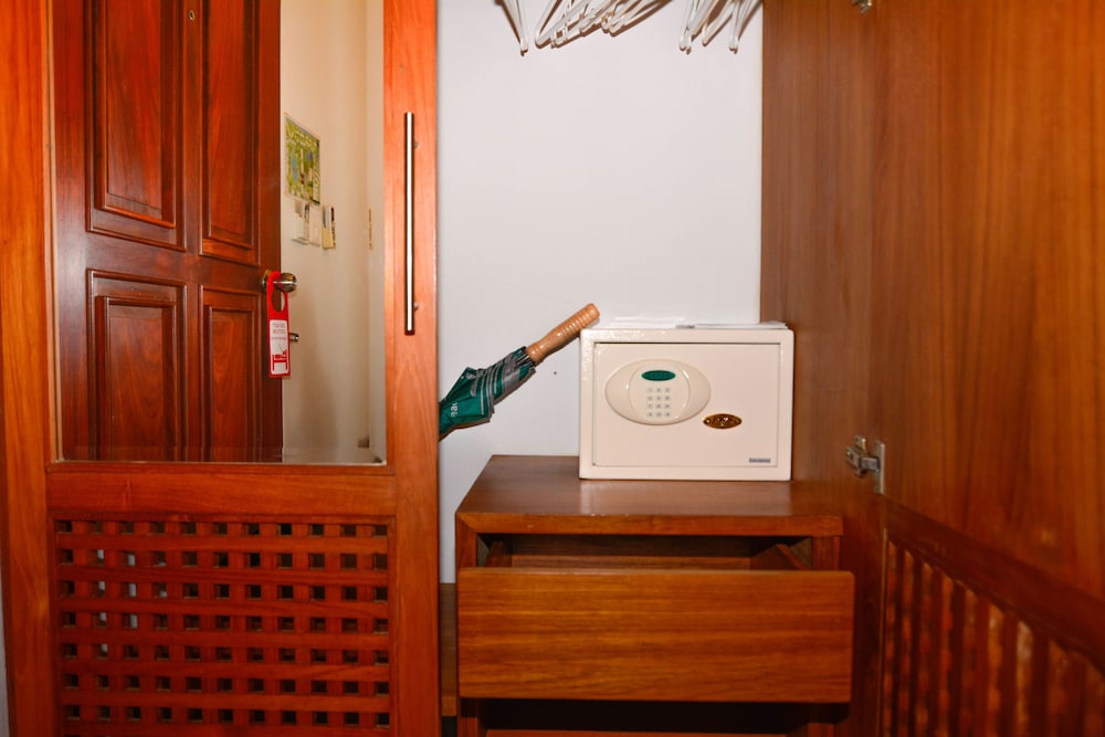 First Bungalow Beach Resort — Hotel rooms in Bo Phut, Surat Thani