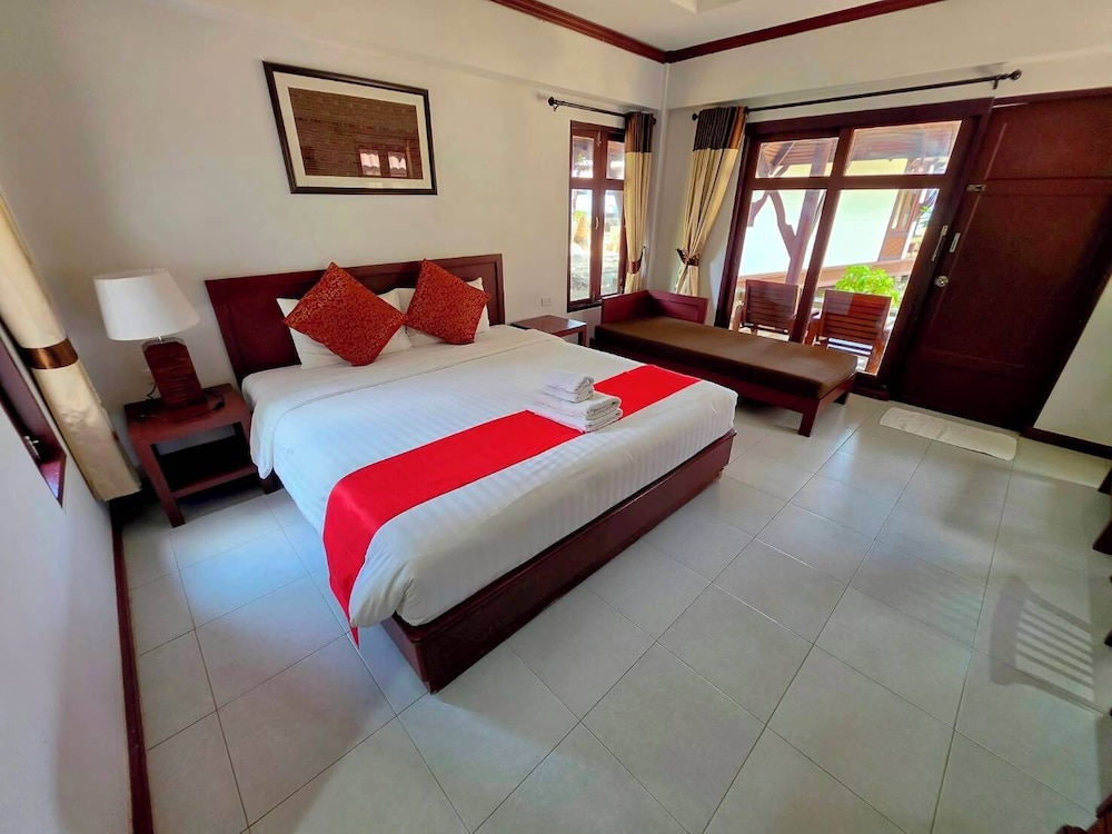 First Bungalow Beach Resort — Hotel rooms in Bo Phut, Surat Thani