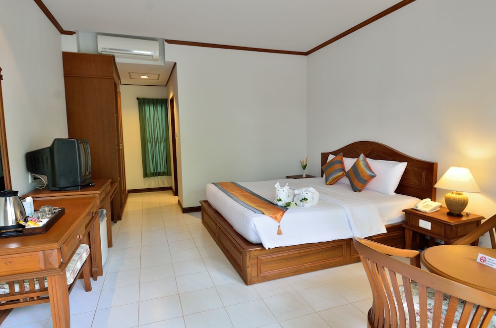 First Bungalow Beach Resort — Hotel rooms in Bo Phut, Surat Thani