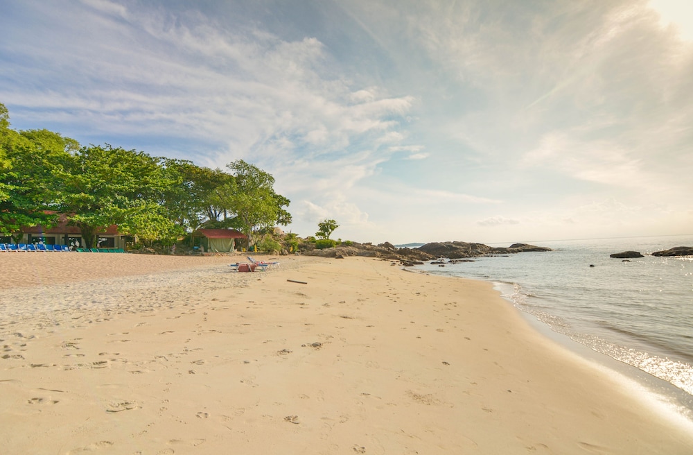 First Bungalow Beach Resort — Beach in Bo Phut, Surat Thani