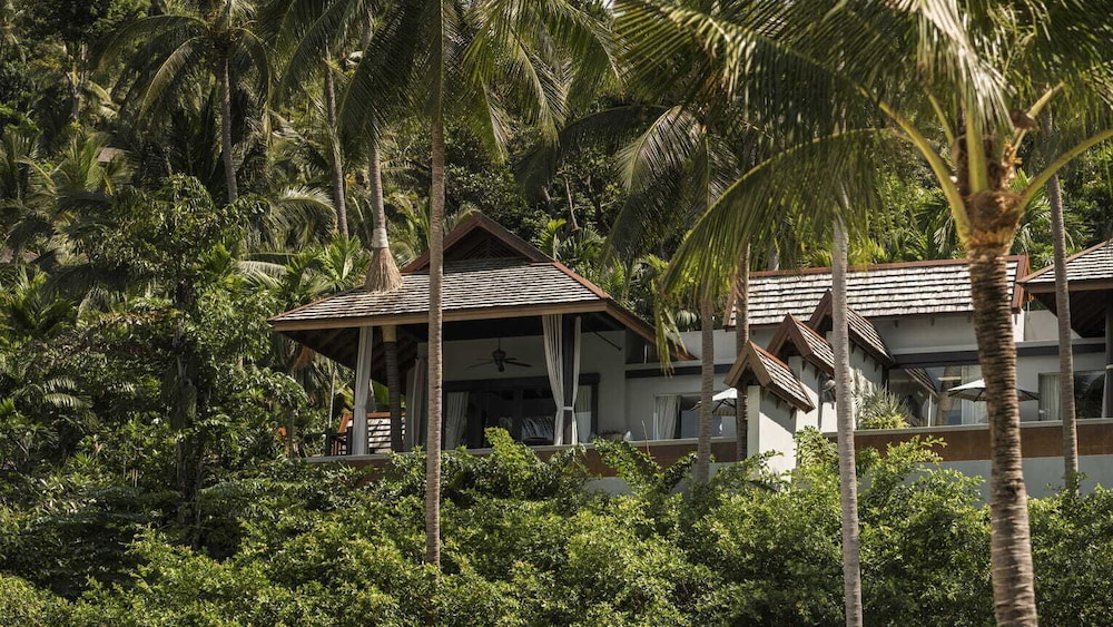 Four Seasons Resort Koh Samui — Hotel building in Mae Nam, Surat Thani