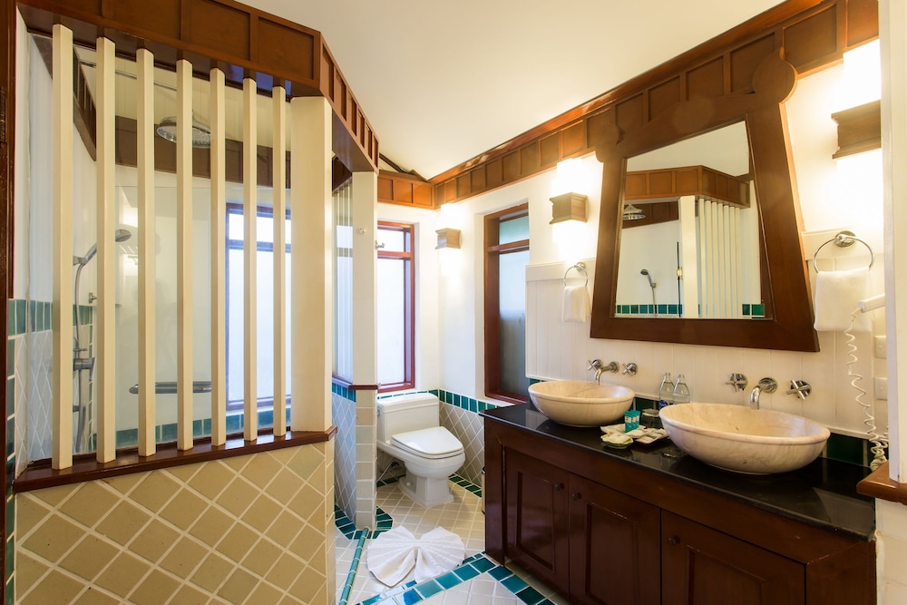 Samui Buri Beach Resort — Hotel rooms in Mae Nam, Surat Thani